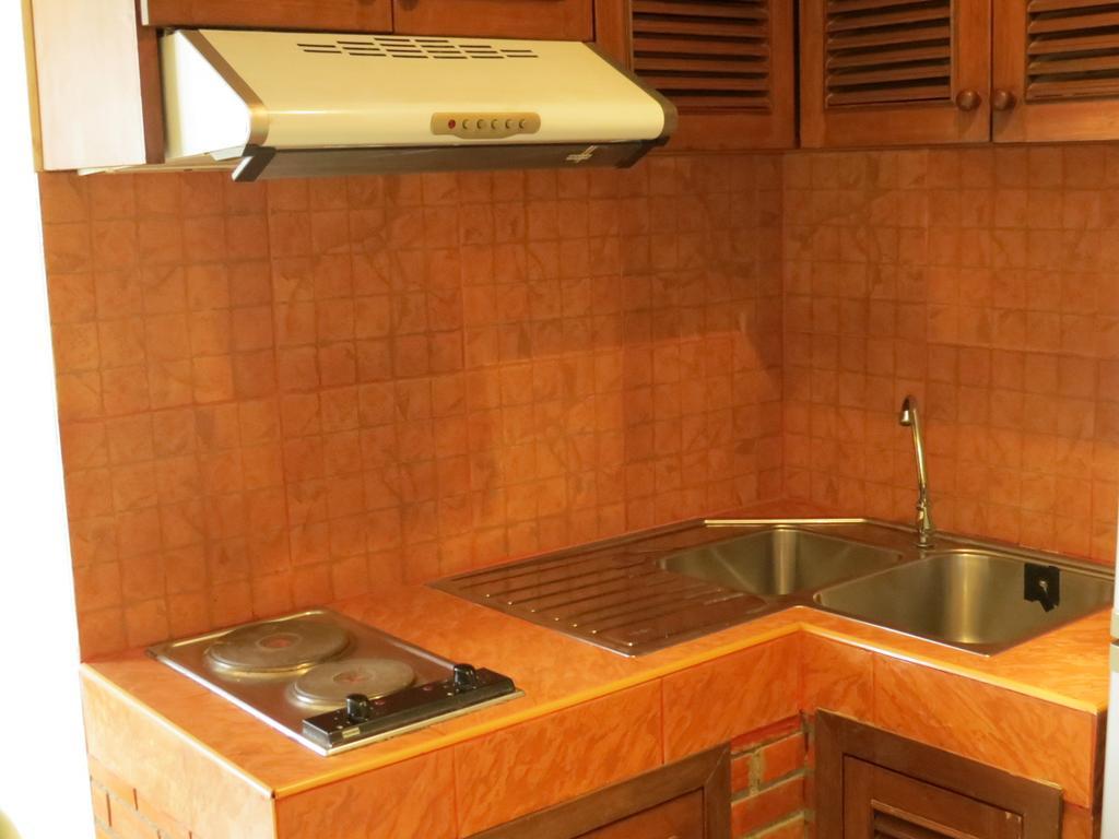 Jomtien Plaza Suite Apartments Szoba fotó